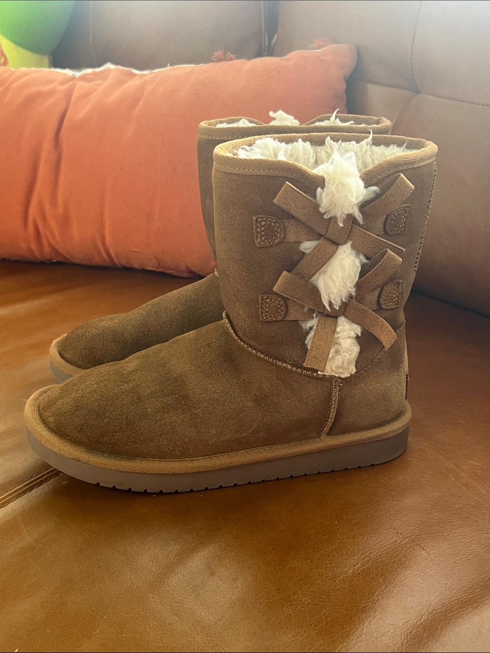 Koolaburra by Ugg Woman’s Victoria short boot size 3  8 3/4”
